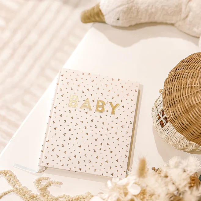 FOX & FALLOW - BABY BOOK - BRODERIE