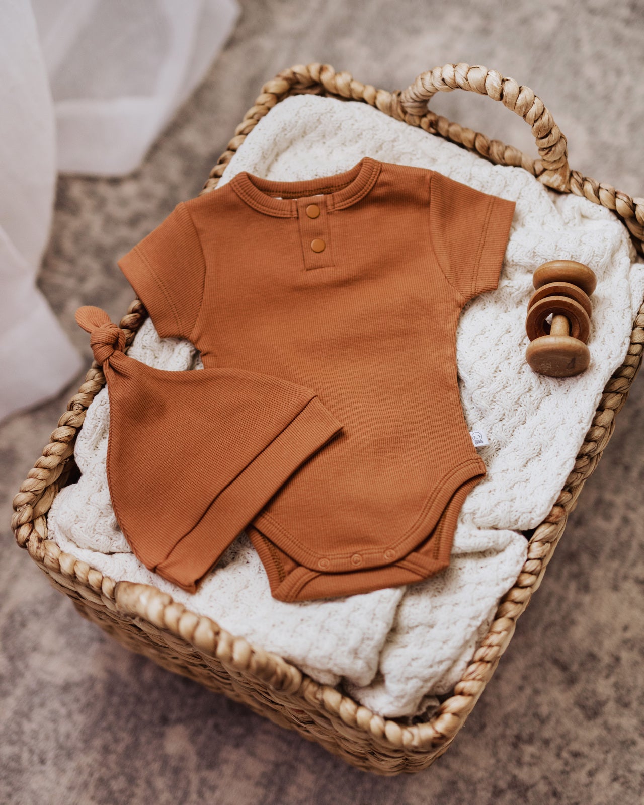 SNUGGLE HUNNY CHESTNUT SHORT SLEEVE BODY SUIT